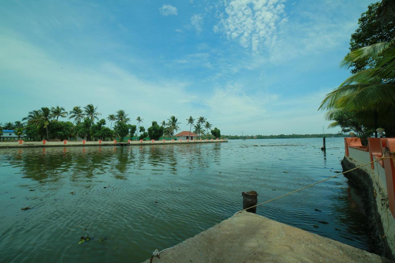 Regant Lake Village, Kollam. Chavara Ngoại thất bức ảnh
