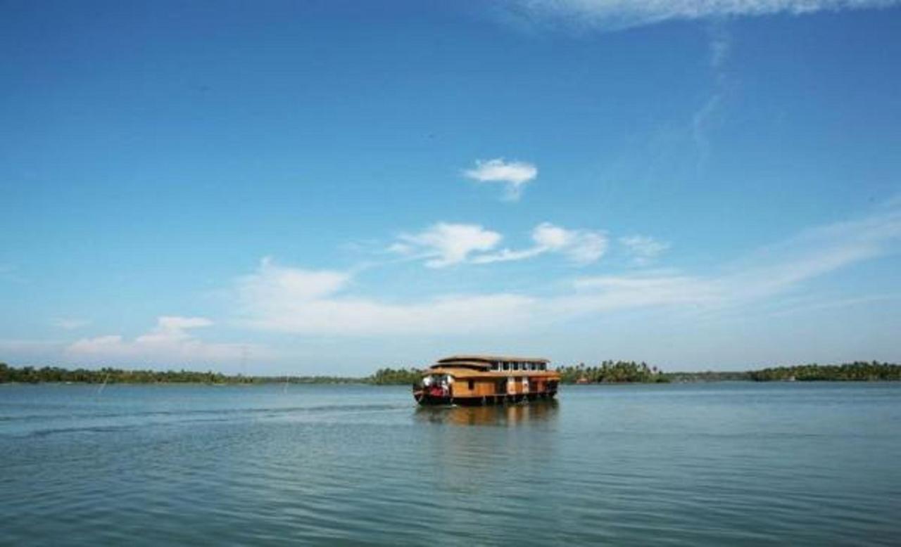 Regant Lake Village, Kollam. Chavara Ngoại thất bức ảnh