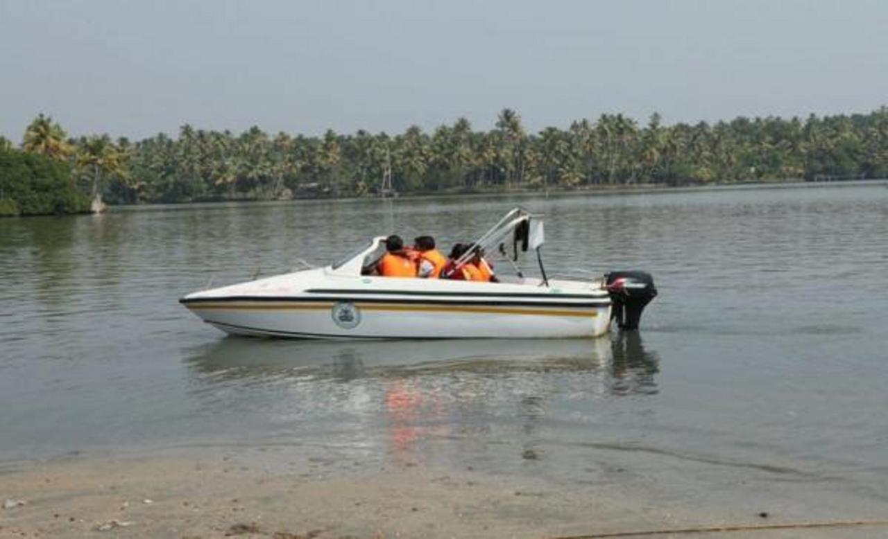 Regant Lake Village, Kollam. Chavara Ngoại thất bức ảnh